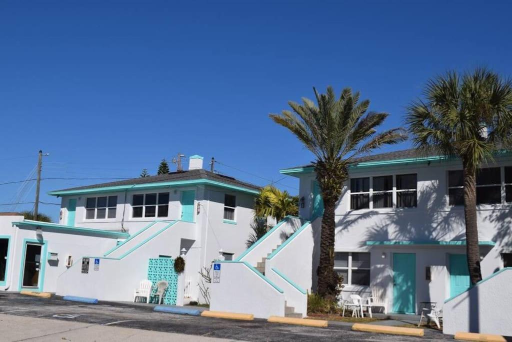 Private One-Bedroom 8 -Directly Across From Beach St. Pete Beach Bagian luar foto