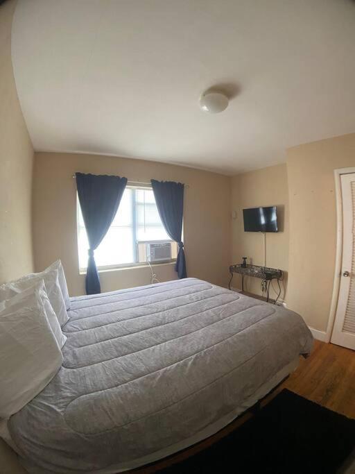Private One-Bedroom 8 -Directly Across From Beach St. Pete Beach Bagian luar foto